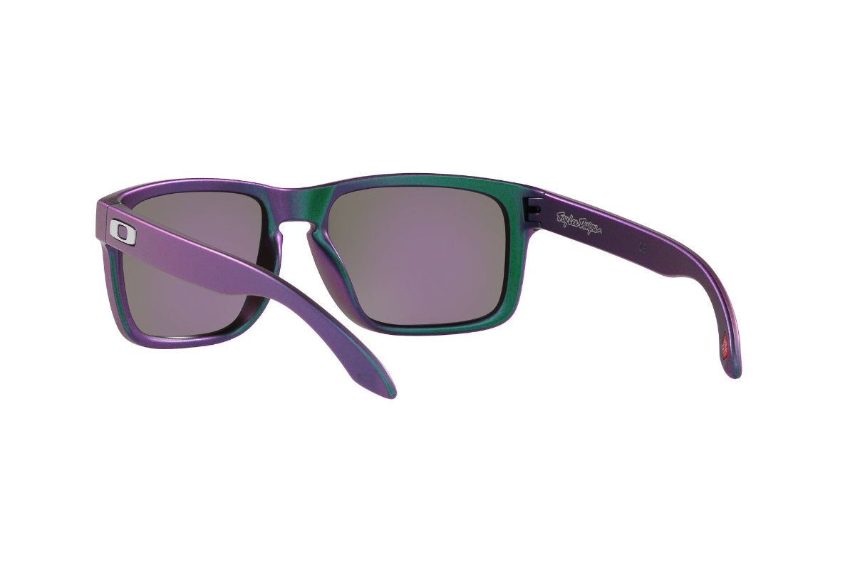 Oakley Holbrook