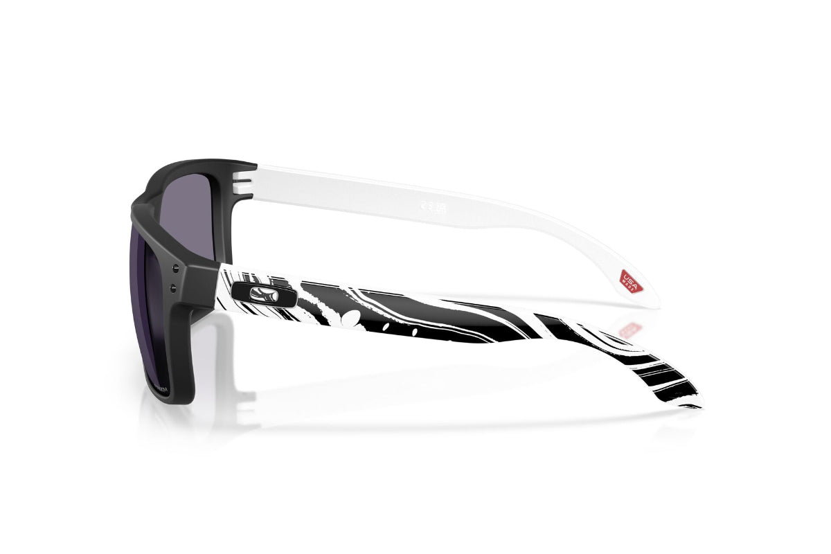 Oakley Holbrook