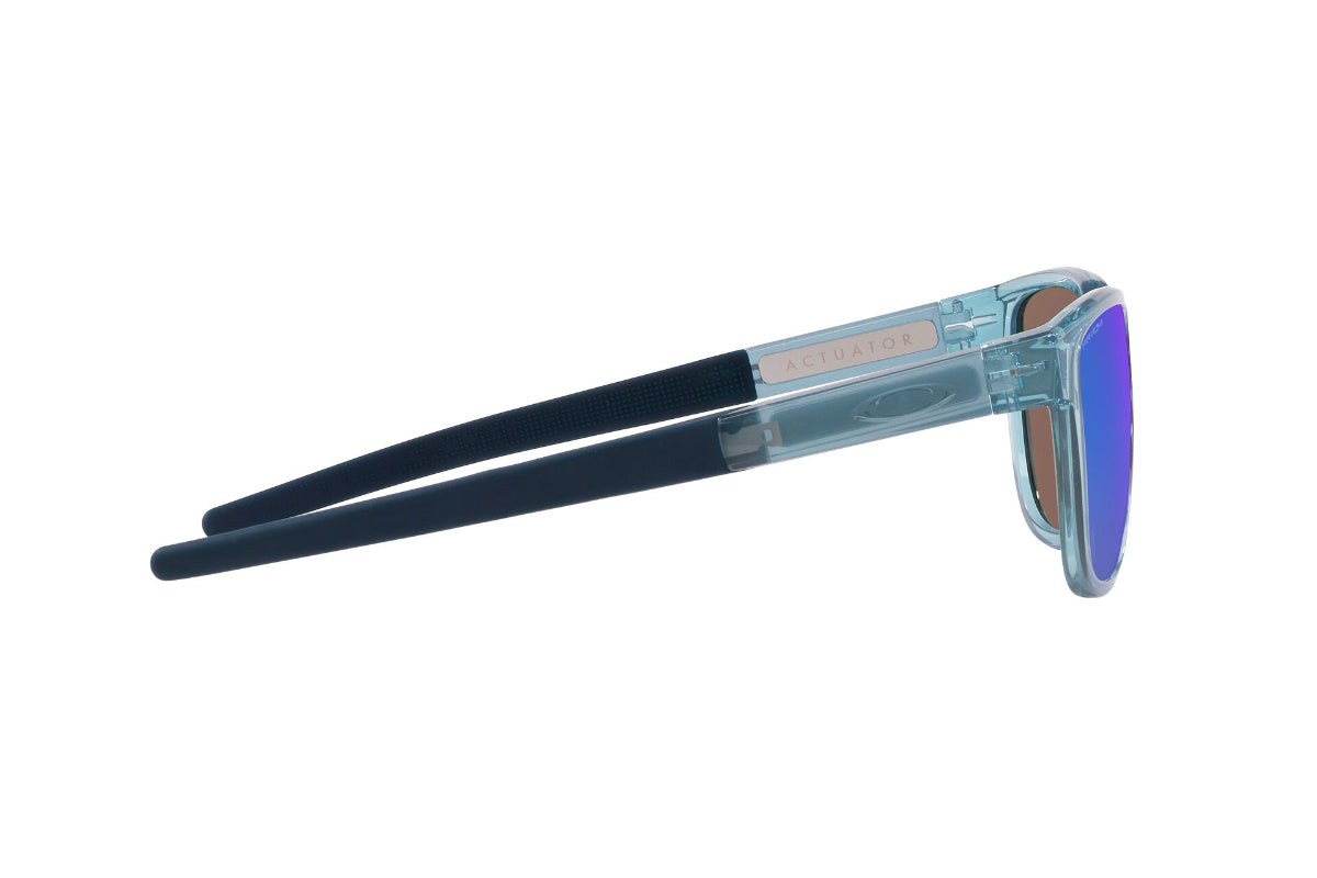Oakley Actuator
