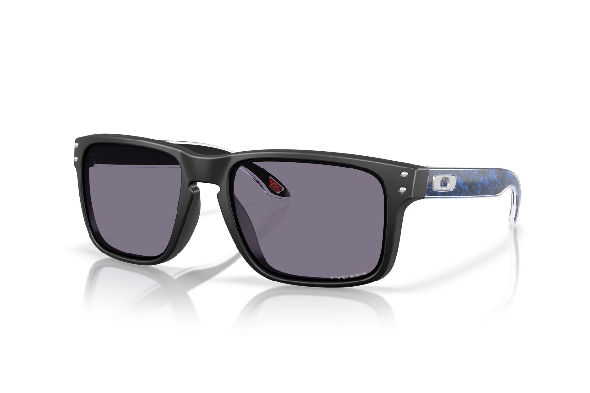Oakley Holbrook