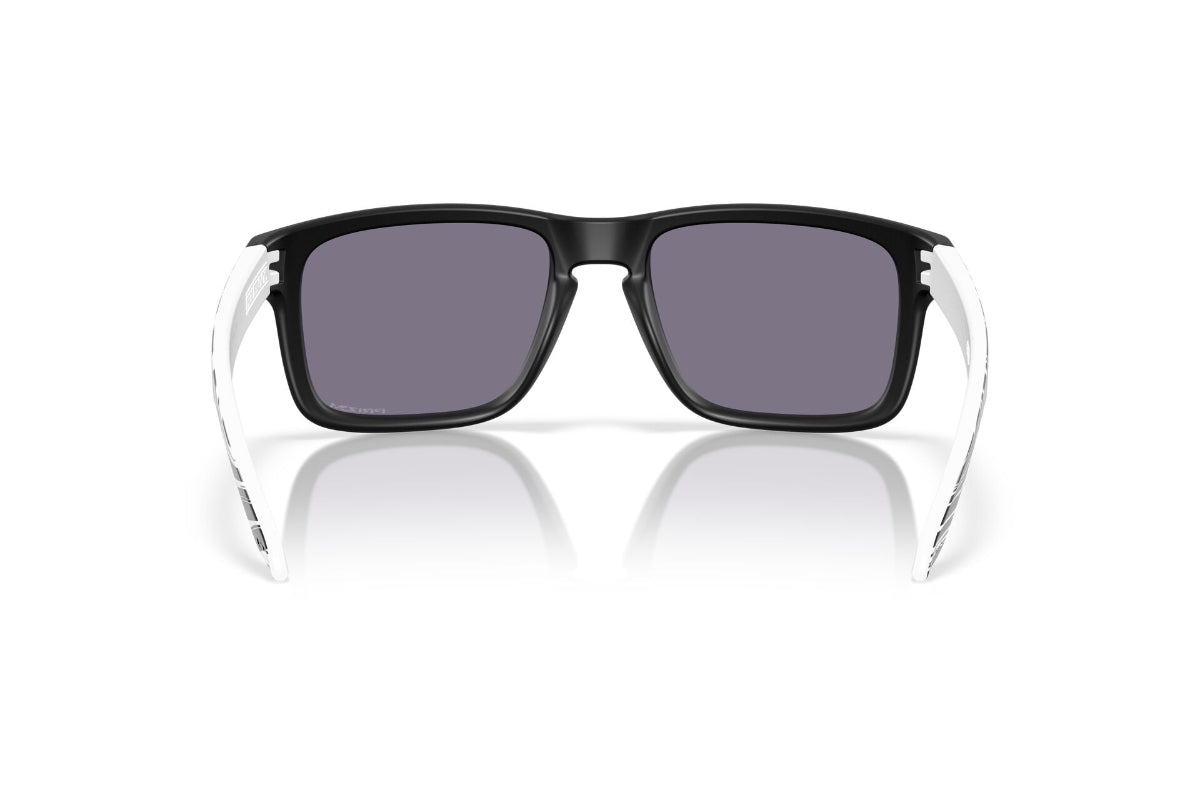 Oakley Holbrook