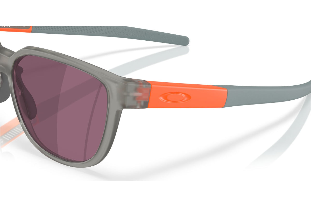 Oakley Actuator